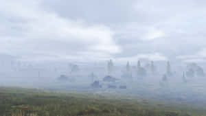 多雲天空下，霧氣瀰漫的鄉村景色，有房屋和樹木。 — Dayz GIF 壁紙