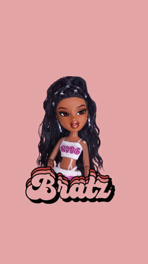 Bratz公仔身穿1996年短版上衣，背景為粉紅色。