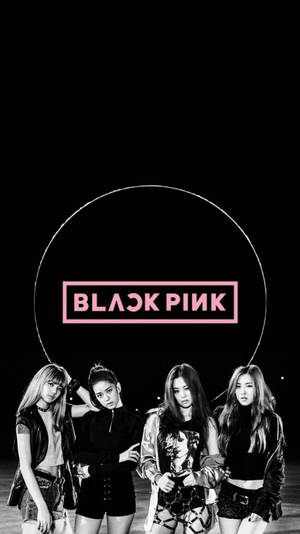 BLACKPINK成員於黑色背景上，標誌環繞於光環內的壁紙