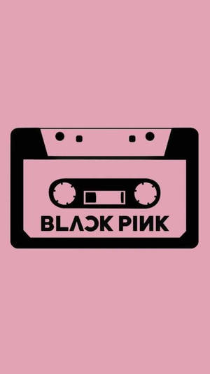 Black Pink 卡式帶標誌在粉色背景上