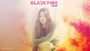 K-pop藝人Jennie在一個色彩繽紛的抽象背景中，帶有粉紅色、橙色和黃色的漩渦。