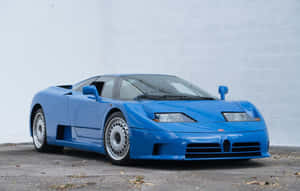 藍色Bugatti EB110超級跑車停泊在白色磚牆前。 — Steam Deck 壁紙