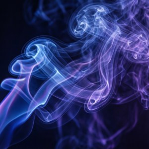 在深色背景上旋轉的藍色和紫色煙霧，邊緣發光