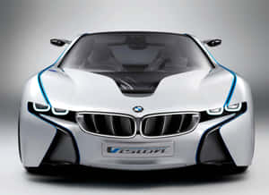 銀色BMW i8 Vision概念車，帶有藍色裝飾和發光車頭燈。