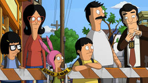 Bob's Burgers 一家同警察喺街道上嘅警告膠帶後面。