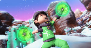 穿著綠色套裝的男孩在雪地外星地形中手持發光圓盤。