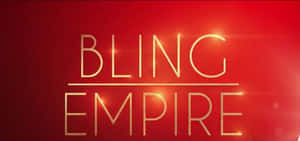 在鮮紅色背景上發光的金色文字「BLING EMPIRE」。 — 靚靚動畫 壁紙