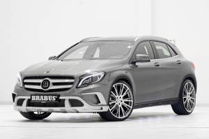 灰色Brabus Mercedes SUV配定制輪圈在白色工作室環境