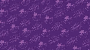 帶有重複 Bratz 標誌和皇冠眼睛角色的紫色壁紙。
