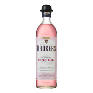 Broker's Premium Pink Gin士多啤梨味酒瓶，白色背景