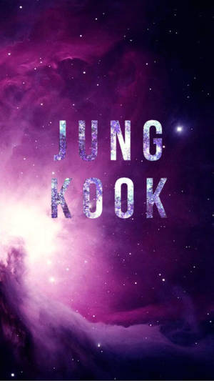 在紫色星空背景下顯示 Jung Kook 的文字。