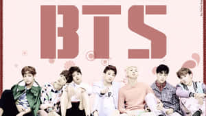 七位年輕K-pop偶像在大型粉紅色BTS文字下一起擺姿勢。