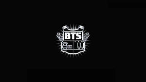 白色BTS標誌，帶尖刺射線和翅膀，黑色背景