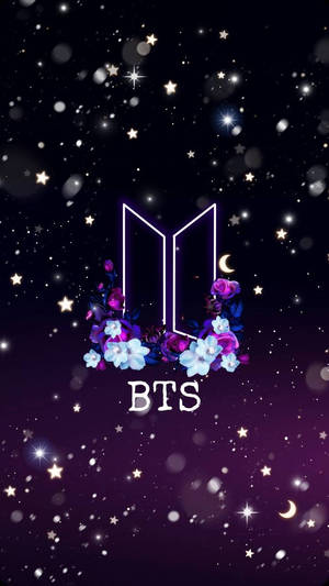 BTS標誌與花朵，在帶有新月的星空夜空下