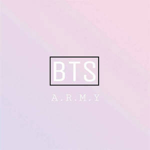 BTS 和 A.R.M.Y 文字標誌在柔和粉紅色漸變背景上 — BTS標誌 壁紙