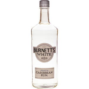 一瓶清澈的玻璃瓶裝Burnett's White Premium Caribbean Rum，帶有銀色瓶蓋。