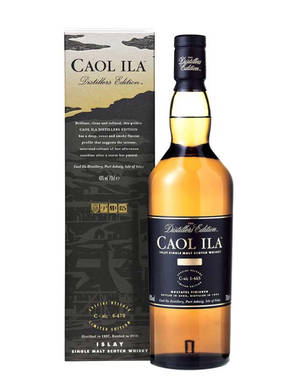 Caol Ila Distillers Edition 威士忌酒瓶和禮盒，白色背景