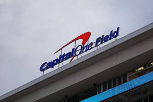 陰天時的Capital One Field體育場標誌