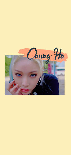 Chung Ha 在黃色背景上的頭像特寫，帶有文字疊加。