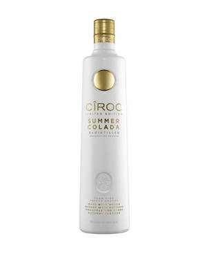 帶有金色瓶蓋和文字的白色Ciroc Summer Colada伏特加酒瓶。