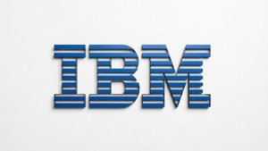 白色背景上帶有藍色水平條紋的IBM標誌