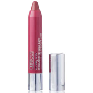 Clinique chubby stick 唇膏，玫瑰粉紅色，銀色蓋子，白色背景。 — 1:1 壁紙