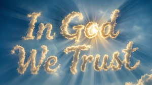 雲層形成「In God We Trust」字樣，陽光穿過雲層照射。