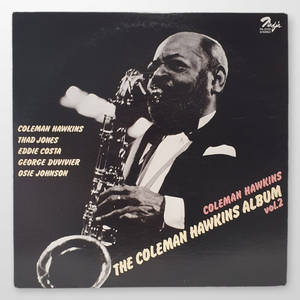 爵士薩克斯風手Coleman Hawkins在復古專輯封面上演奏。 — 黑白 壁紙