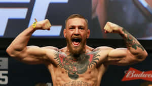 Conor McGregor在UFC稱重時彎曲手臂並咆哮。 — 拳擊 壁紙