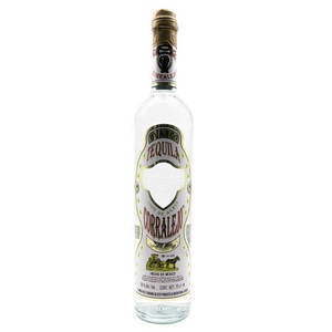 一瓶帶有金色蓋子和詳細標籤的Corralejo Blanco Tequila。