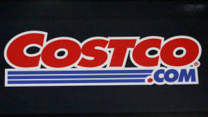 Costco.com 標誌貼紙，顏色為紅、藍、白。