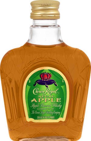 Crown Royal Regal Apple威士忌瓶，綠色標籤和金色瓶蓋。