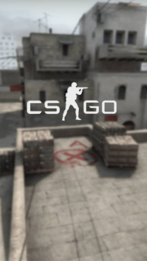 CS GO遊戲地圖屋頂，帶有士兵剪影和堆疊的木箱。