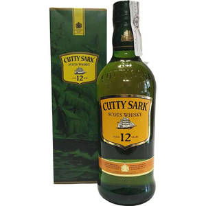 Cutty Sark 12年威士忌酒瓶同埋有船設計嘅盒。