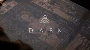 帶有發光三角形符號和重疊DARK一詞的藍圖。