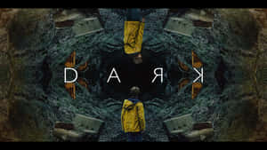 穿著黃色雨衣的孩子面對著帶有家具和「DARK」字樣的黑暗鏡面深淵。