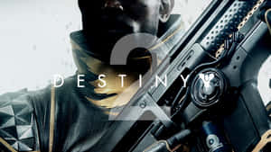 一名身穿未來盔甲的士兵手持帶有 Destiny 2 標誌的高科技步槍。