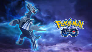 傳說寶可夢在暴風雨的天空中散發著藍色光芒，旁邊有 Pokémon GO 標誌。