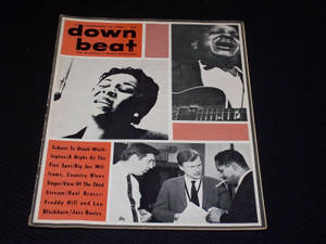 復古Down Beat爵士雜誌封面，附有音樂家照片和粗體紅色文字。 — 音樂 GIF 壁紙