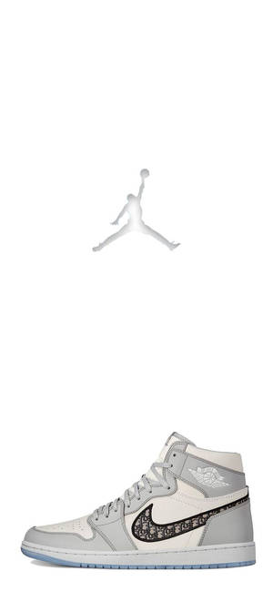白色Jordan 1高筒運動鞋，帶有黑色和灰色細節，上方有Jumpman標誌。