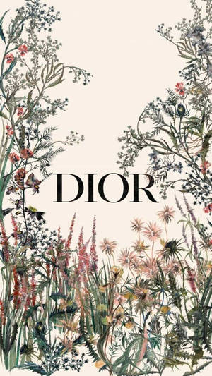 Dior 標誌被柔和的粉彩花卉藝術細節包圍。