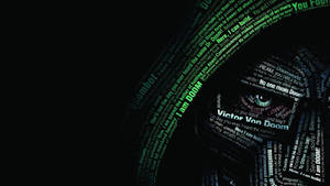 旋轉的綠色文字設計在深色背景上形成一個眼睛，帶有「I am DOOM」和「Victor Von Doom」。