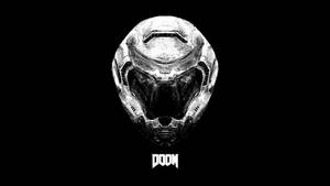 一個帶有發光眼睛的威脅性白色裝甲頭盔，下方有DOOM字樣。
