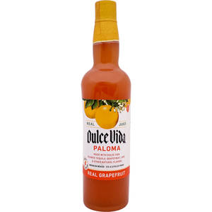 一瓶Dulce Vida Paloma雞尾酒，帶有西柚和青檸風味。