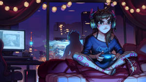動漫女孩穿著睡衣在沙發上玩遊戲，窗外有城市燈光。