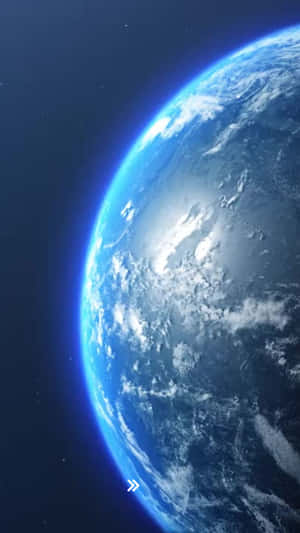 從太空看到的地球，有藍色海洋、白色雲層和發光的大氣邊緣