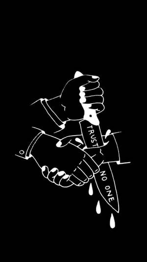 兩隻手拿著一把寫有「TRUST」和「NO ONE」的刀，血在滴落。