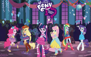 My Little Pony Equestria Girls 角色在一個充滿氣球和迪斯科燈光的繽紛派對中跳舞。 — 馬 壁紙
