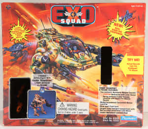 Exo Squad 玩具盒，展示機甲發射武器，附有動作人偶和功能。