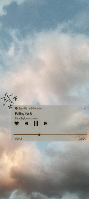 在帶有手繪星星的雲層天空背景上的Spotify音樂播放器。